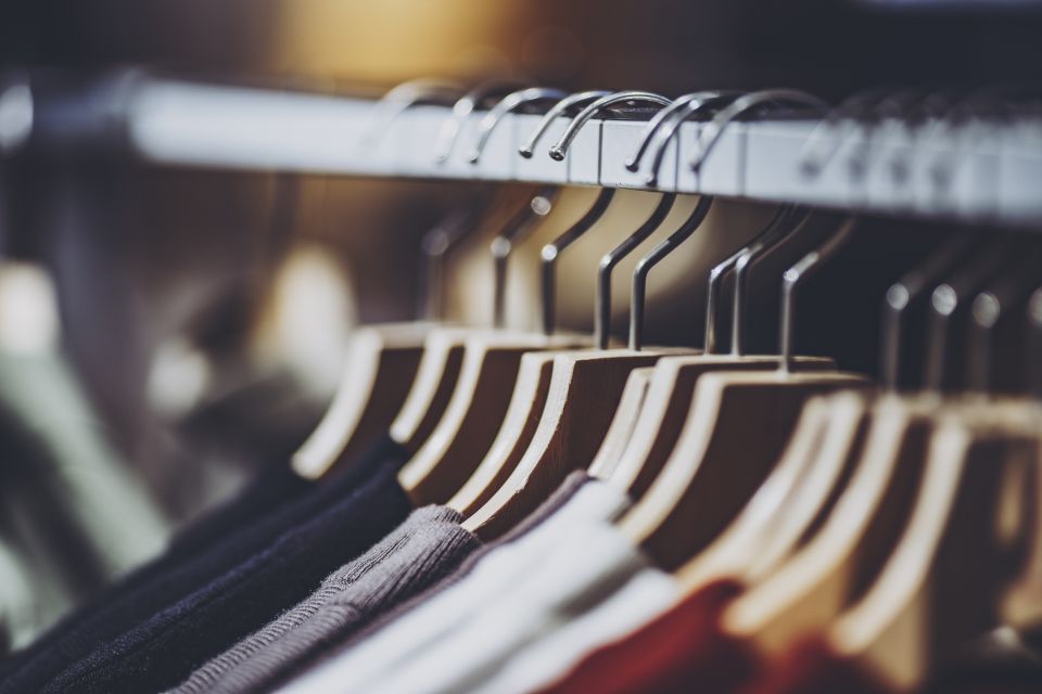 突然の豪雨も紫外線もあなたを狙っている折りたたみ傘を持たないリスクの正体