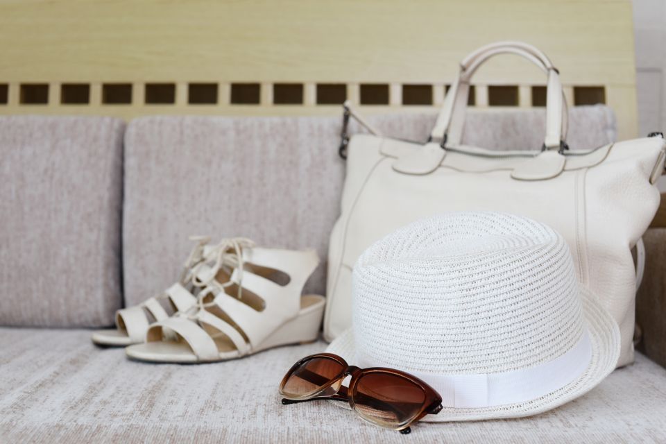 明日あなたの大切なものが濡れて壊れるかもしれない折りたたみ傘を持たない人の末路